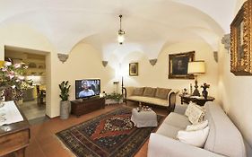 Via dei Fossi apartment